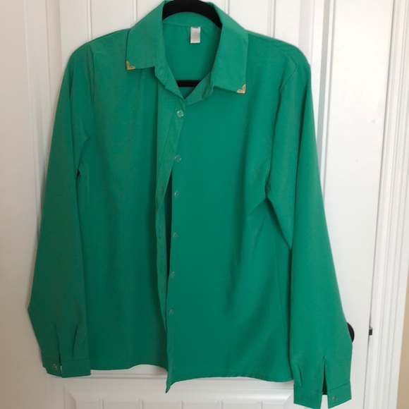 Green button down - Picture 2 of 3